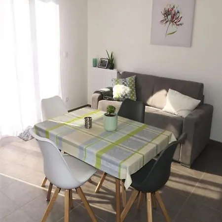 Apartment 2 For 3 People